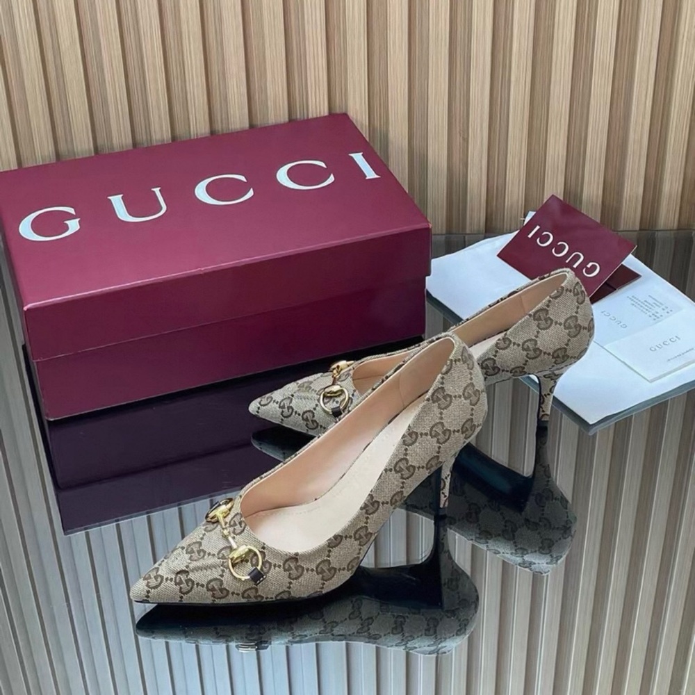Gucci Beige Patterned Heels with Gold Details - Picture 5 of 9